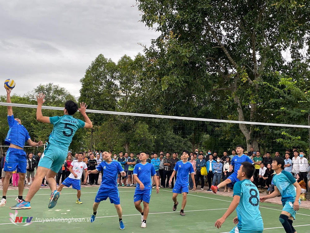400 vận động viên tham gia giải bóng chuyền Công Nông Binh huyện Nghĩa Đàn năm 2022