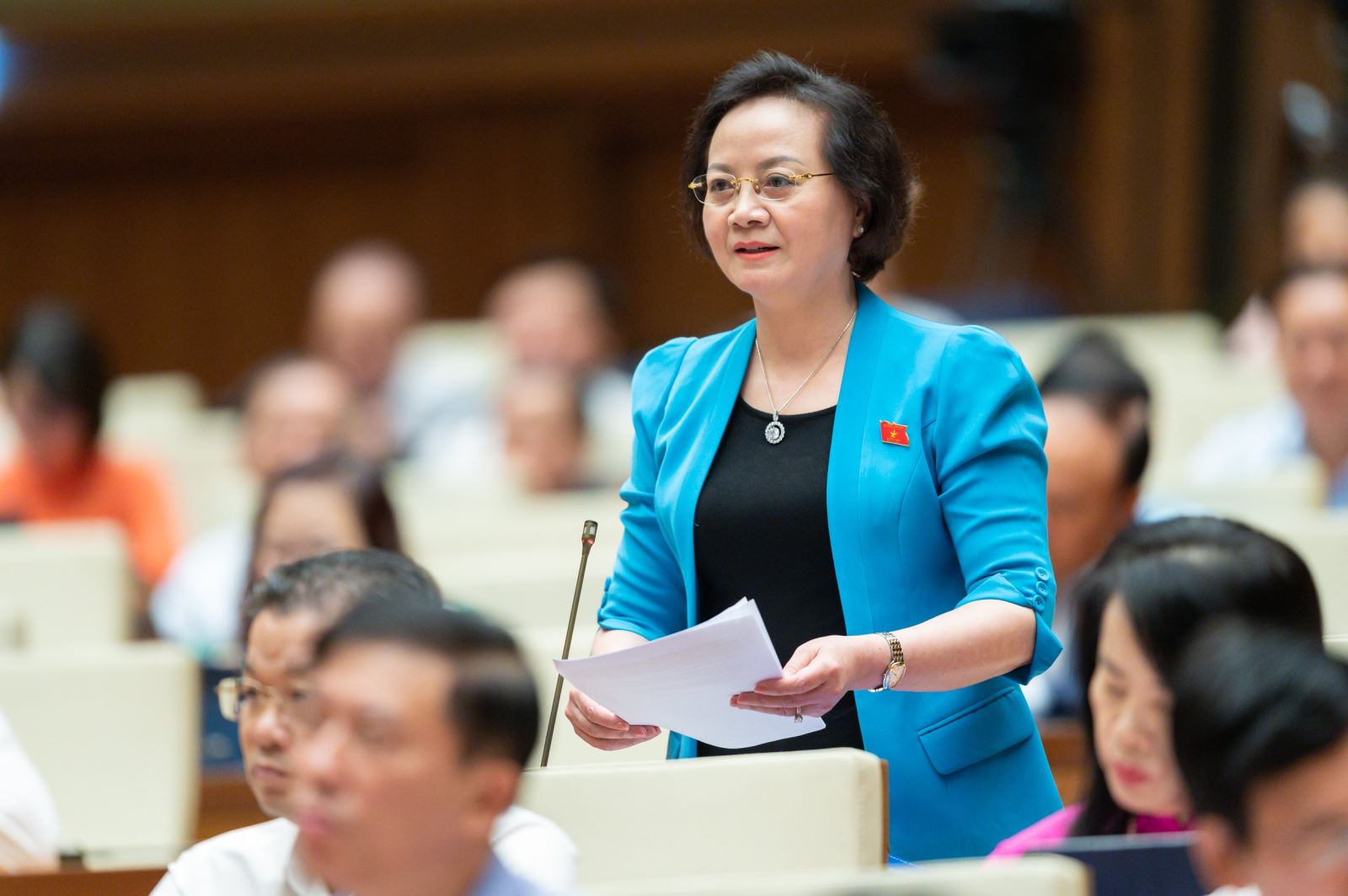 Bộ trưởng Bộ Nội vụ Phạm Thị Thanh Trà giải trình trước Quốc hội.
