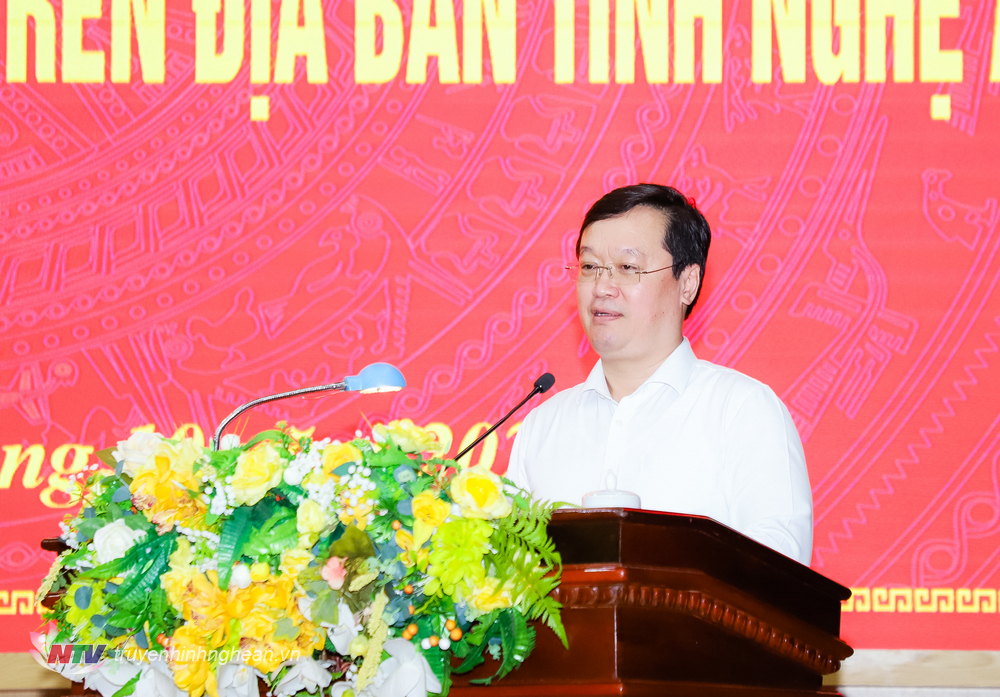 Chủ tịch UBND tỉnh Nguyễn Đức Trung phát biểu chỉ đạo tại hội nghị. 