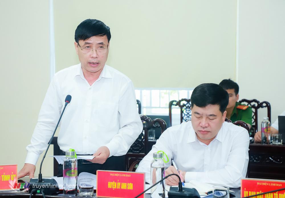 Trưởng ban Tổ chức Huyện ủy Anh Sơn Nguyễn Bá Từ phát biểu tại phiên tiếp công dân.