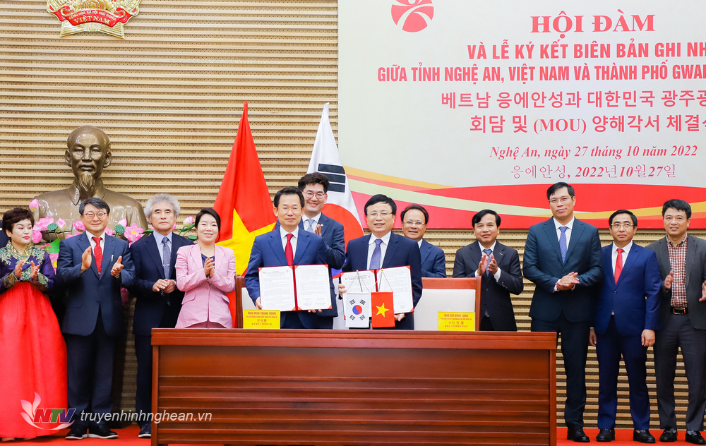 Chính quyền tỉnh Nghệ An và thành phố Gwangju ký kết biên bản ghi nhớ. 