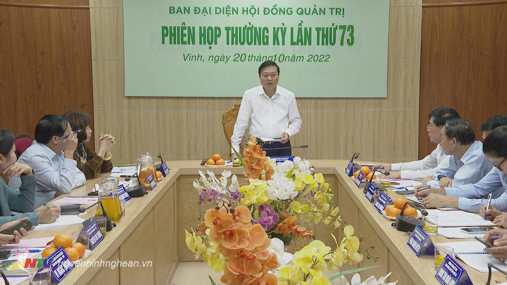 Phó Chủ tịch Thường trực UBND tỉnh Lê Hồng Vinh phát biểu kết luận cuộc họp.