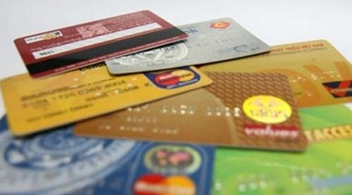 Mở thẻ ATM hộ người khác có thể bị phạt tới 100 triệu đồng