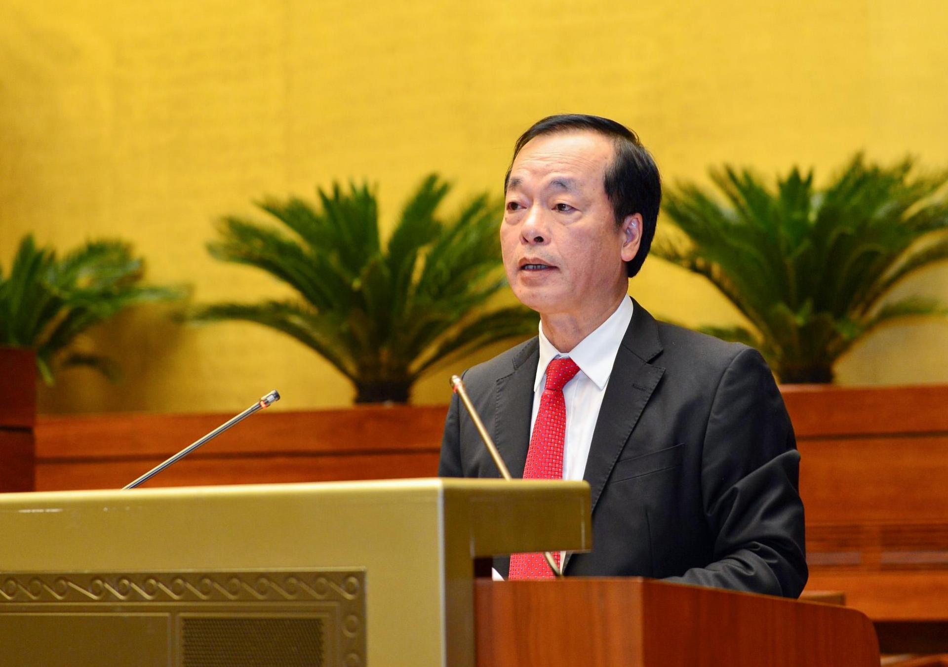 Bộ trưởng Bộ Xây dựng Phạm Hồng Hà trình bày Dự thảo Luật Xây dựng sửa đổi tại Kỳ họp thứ 8, Quốc hội khóa XIV.