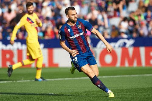 Borja Mayoral có bàn thắng đáng nhớ vào lưới Barca