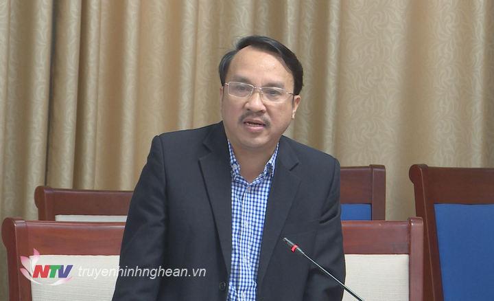 Giám đốc Sở Y tế Dương Đình Chỉnh phát biểu tại cuộc họp.