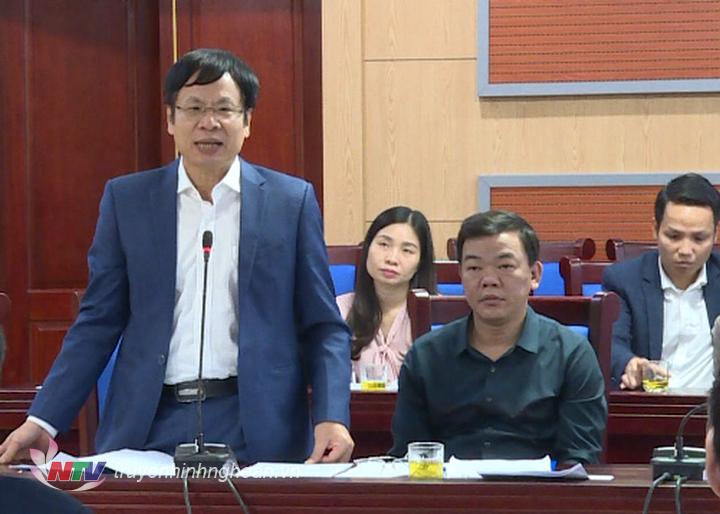 Phó Giám đốc Sở Tài nguyên và Môi trường Thái Văn Nông giải trình các vấn đề HĐND tỉnh đặt ra.