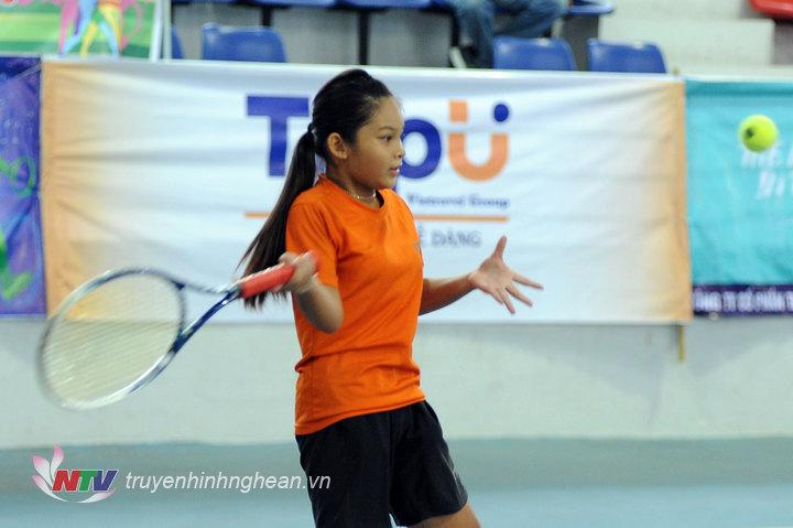 Tay vợt Sơn La bất ngờ giành chiến thắng trước hạt giống số 2 nội dung U10 của giải đấu.