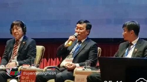 Chủ tịch UBND tỉnh Nghệ An Nguyễn Đức Trung phát biểu tại hội nghị.