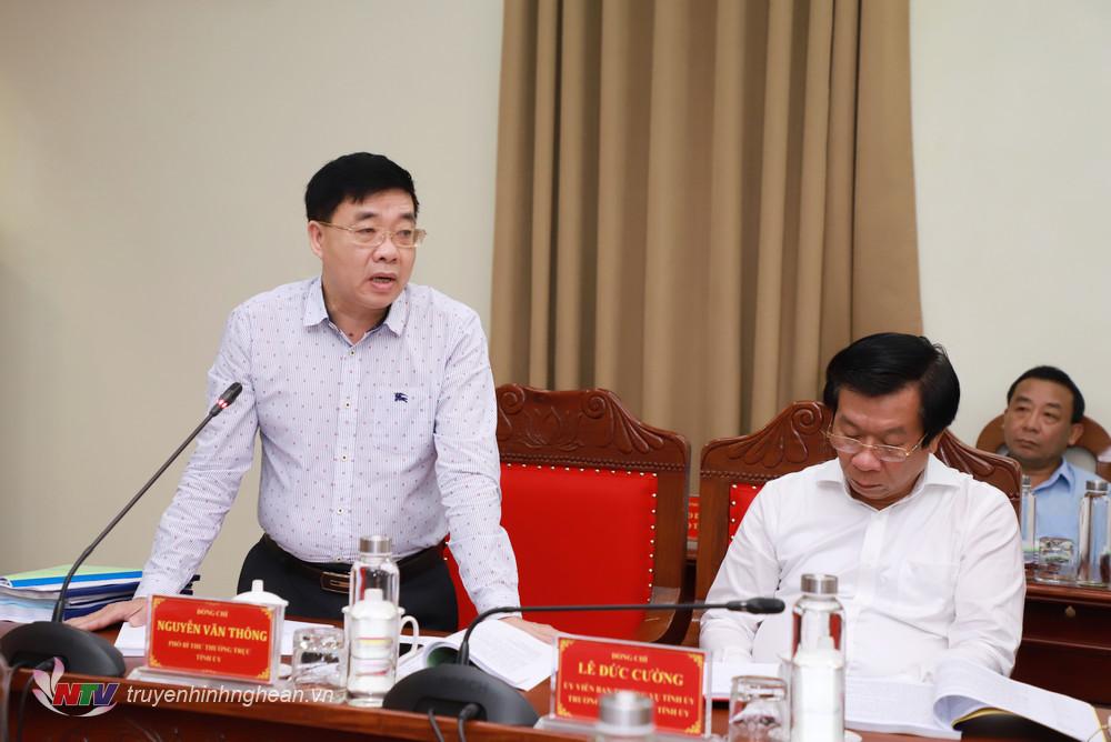 Phó Bí thư Thường trực Tỉnh ủy Nguyễn Văn Thông phát biểu tại cuộc làm việc. 