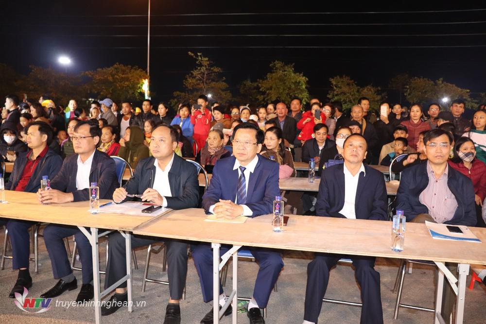 Lãnh đạo huyện Yên Thành dự chương trình tổng duyệt.