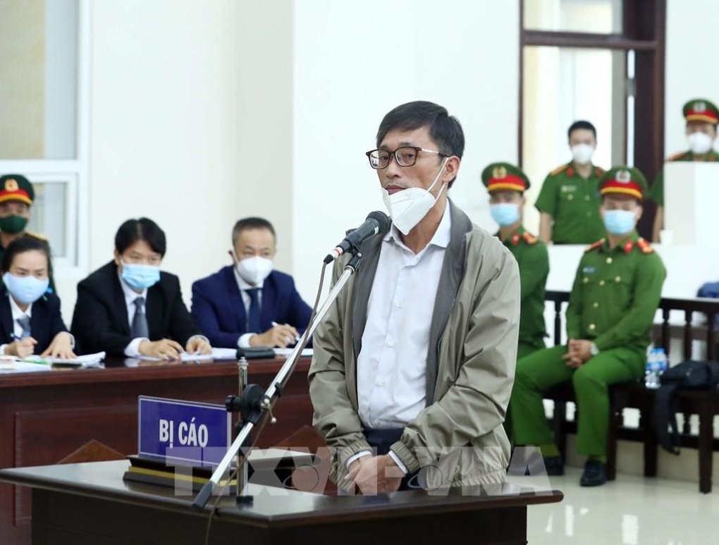 Bị cáo Nguyễn Duy Linh trả lời thẩm vấn ngày 5/11. Ảnh: TTXVN