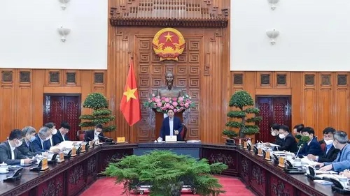 Thủ tướng Phạm Minh Chính chủ trì cuộc họp về nhập khẩu và sản xuất vắc-xin, thuốc điều trị Covid-19 trong nước - Ảnh: Nhật Bắc