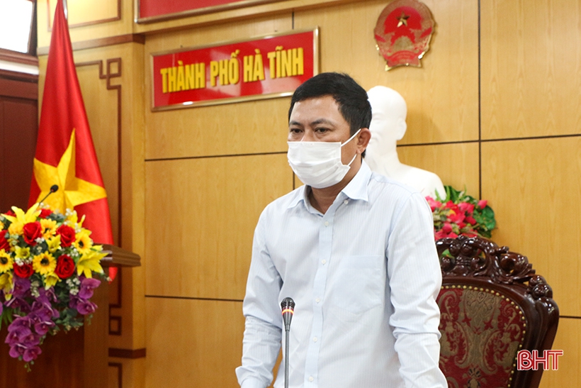 Phó Chủ tịch UBND tỉnh Lê Ngọc Châu đề nghị mở rộng diện truy vết từ thời điểm 20/10; tiếp tục truy vết, lấy mẫu và đẩy nhanh kết quả xét nghiệm các trường hợp F1.