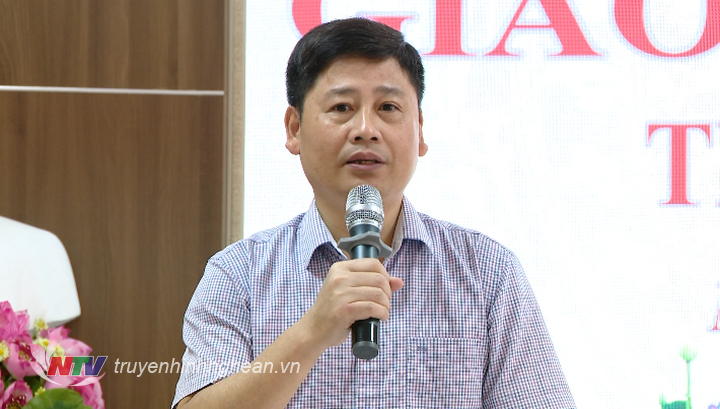 Đồng chí Trần Minh Ngọc - Giám đốc Đài PTTH Nghệ An, Chủ tịch Hội Nhà báo tỉnh phát biểu tại hội nghị.