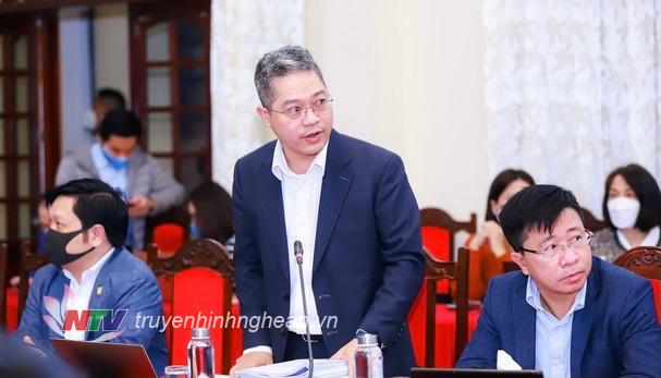 Đại diện đơn vị tư vấn trình bày dự thảo Khung định hướng quy hoạch tỉnh Nghệ An thời kỳ 2021 - 2030, tầm nhìn đến năm 2050. 