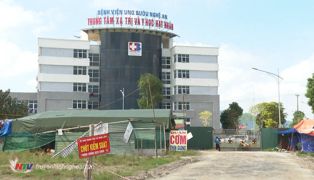 Phát hiện 27 ca nhiễm, Bệnh viện Ung bướu Nghệ An di chuyển tạm thời hơn 240 để làm sạch Trung tâm xạ trị hạt nhân 