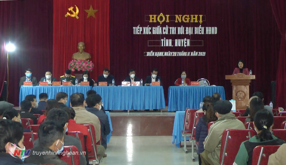 Toàn cảnh tiếp xúc cử tri tại xã Diễn Hạnh, huyện Diễn Châu.