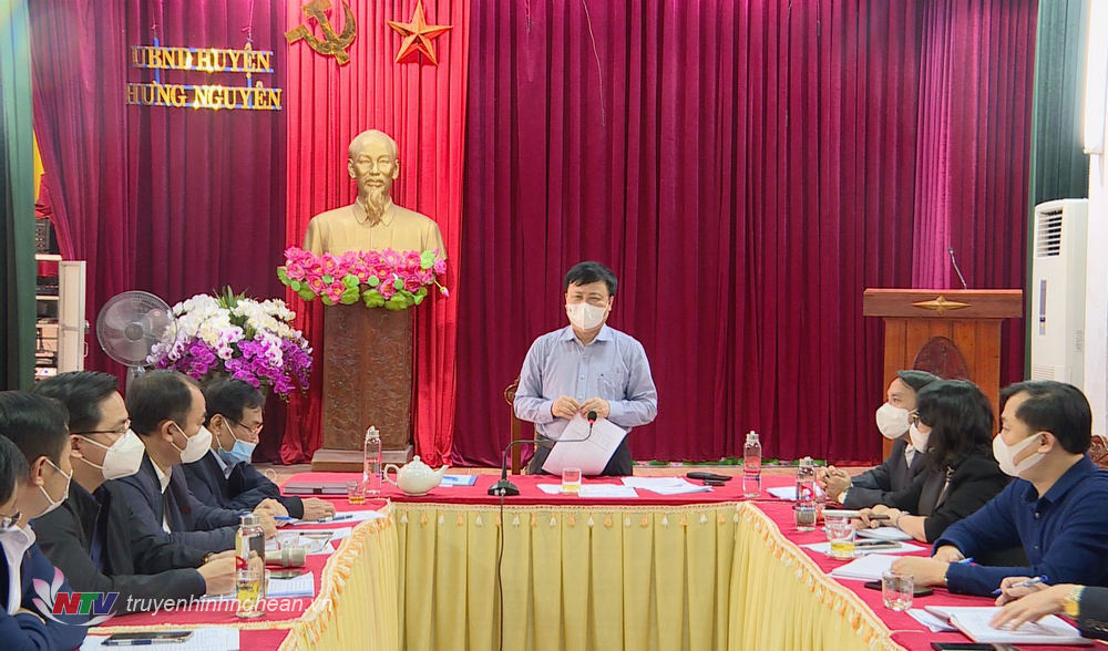 Phó Chủ tịch UBND tỉnh Bùi Đình Long phát biểu kết luận cuộc làm việc.