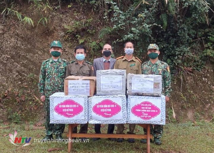 Hỗ trợ lương thực, thực phẩm, vật chất phòng chống dịch Covid-19 cho LLVT nước bạn Lào