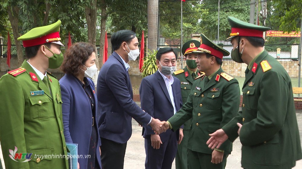 Trung tướng Nguyễn Doãn Anh thăm, làm việc tại Ban CHQS huyện Quỳ Hợp.