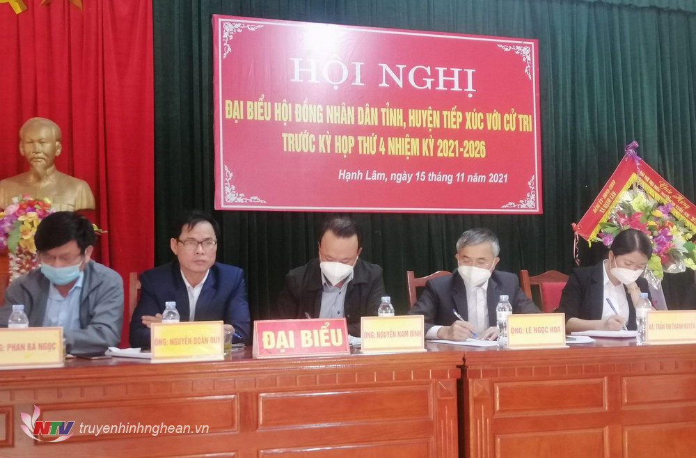 Các đại biêu HĐND tỉnh tham gia tiếp xúc cử tri tại huyện Thanh Chương.