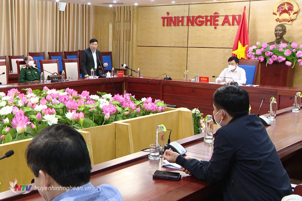 Phó Bí thư Thường trực Tỉnh ủy Nguyễn Văn Thông phát biểu tại cuộc họp.