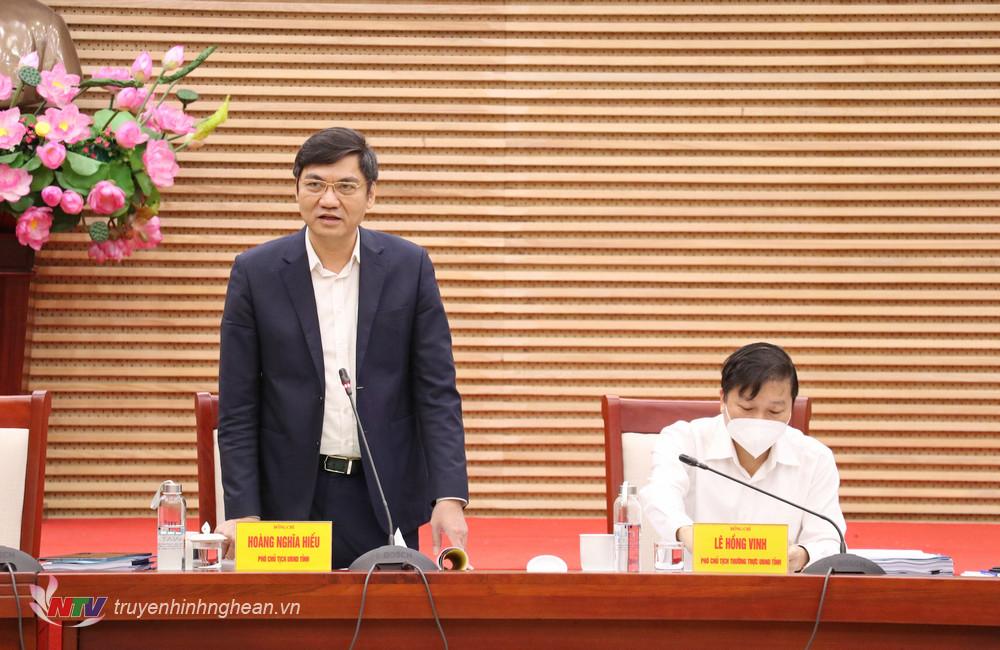 Phó Chủ tịch UBND tỉnh Hoàng Nghĩa Hiếu phát biểu tại cuộc họp.