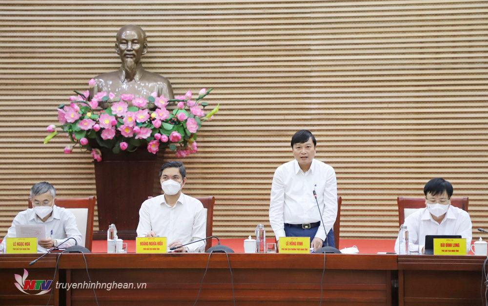 Phó Chủ tịch Thường trực UBND tỉnh Lê Hồng Vinh phát biểu tại phiên họp.