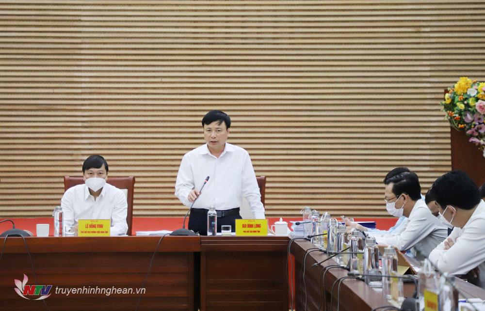 Phó Chủ tịch UBND tỉnh Bùi Đình Long phát biểu tại phiên họp.