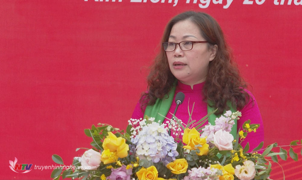 Trưởng ban Tuyên giáo Tỉnh uỷ Nguyễn Thị Thu Hường phát biểu tại lễ tuyên dương.