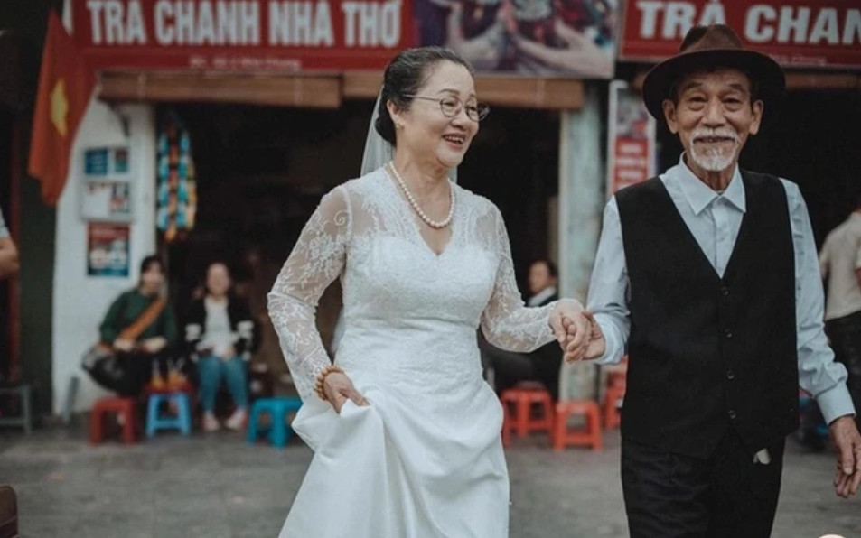 Nghệ sĩ Mai Ngọc Căn có chuyện tình đẹp với nghệ sĩ múa Tống Thị Thanh Sơn. Cả hai có 3 người con.