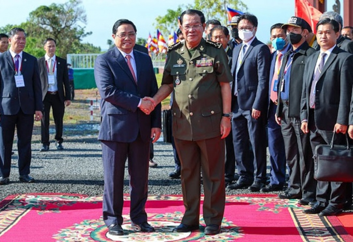 Thủ tướng Phạm Minh Chính và Thủ tướng Campuchia Hun Sen tại Lễ kỷ niệm 45 năm Hành trình hướng tới lật đổ chế độ diệt chủng Pol Pot của Thủ tướng Campuchia Samdech Techo Hun Sen (20/6/1977 - 20/6/2022). (Ảnh: VGP)