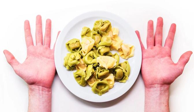 Đối với đàn ông, khẩu phần ăn khuyến nghị một bữa không lớn hơn hai lòng bàn tay.