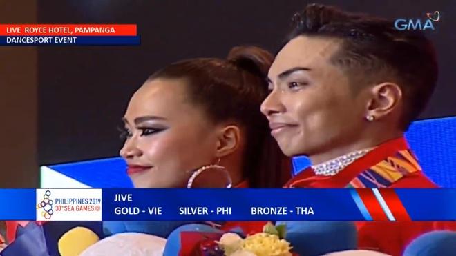 Phan Hiển cũng đã khóc sau khi giành huy chương vàng, vượt qua cặp đôi tới từ Philippines và Thái Lan.