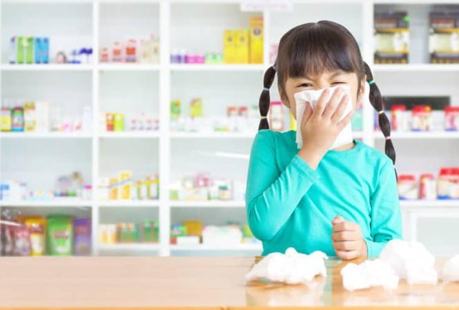 Cách phân biệt trẻ mắc cúm và bị cảm lạnh, cha mẹ cần biết