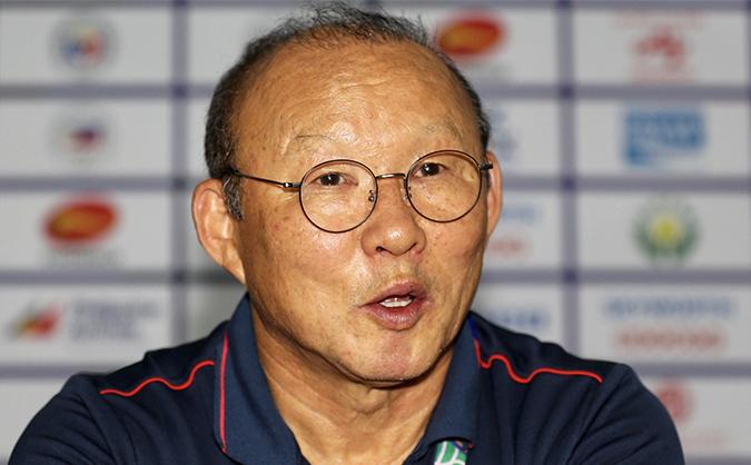 HLV Park Hang-seo không quá vui với thắng lợi trước Singapore.