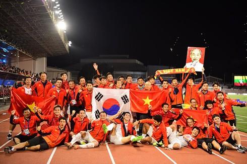 Thủ tướng mở tiệc mừng đón 2 đội tuyển bóng đá vô địch SEA Games 30