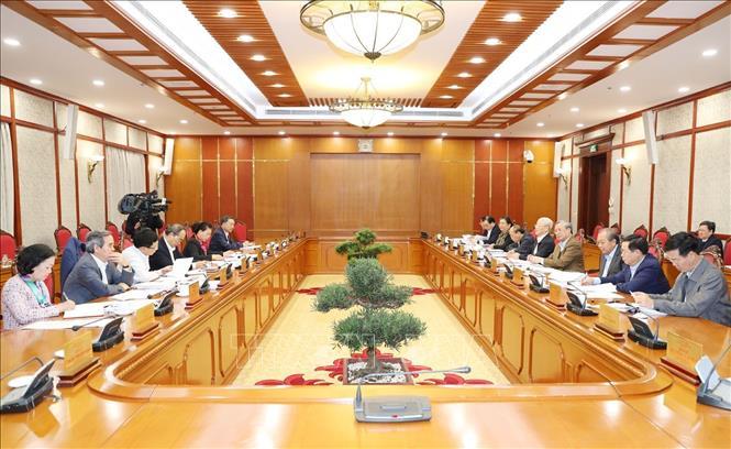 Toàn cảnh cuộc họp Bộ Chính trị ngày 26/12.