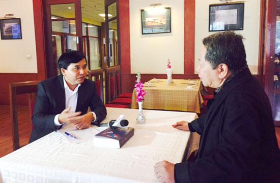 Nhà nghiên cứu Nguyễn Trần Bạt trong cuộc phỏng vấn với Đài PT-TH Nghệ An năm 2015.