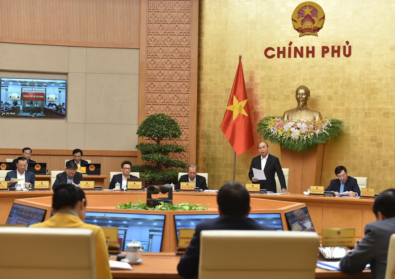 Thủ tướng Nguyễn Xuân Phúc nhấn mạnh chúng ta thực hiện mục tiêu kép nhưng ưu tiên bảo vệ sức khỏe người dân là quan trọng nhất. 