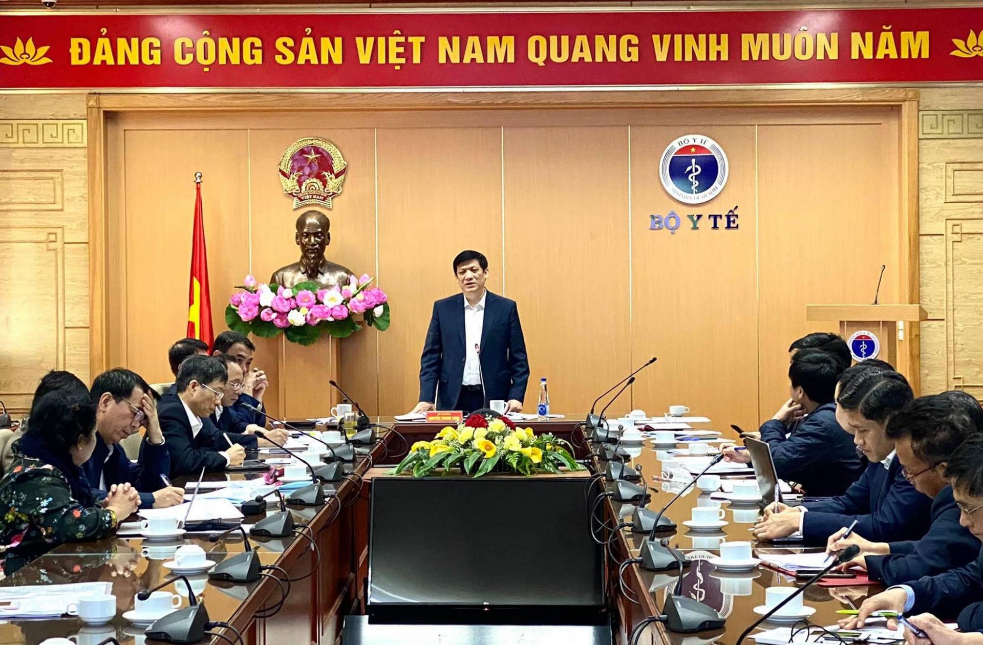 GS.TS Nguyễn Thanh Long- Bộ trưởng Bộ Y tế phát biểu tại cuộc họp.