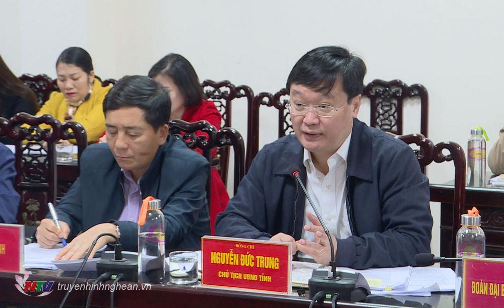 Chủ tịch UBND tỉnh Nguyễn Đức Trung trả lời công dân.