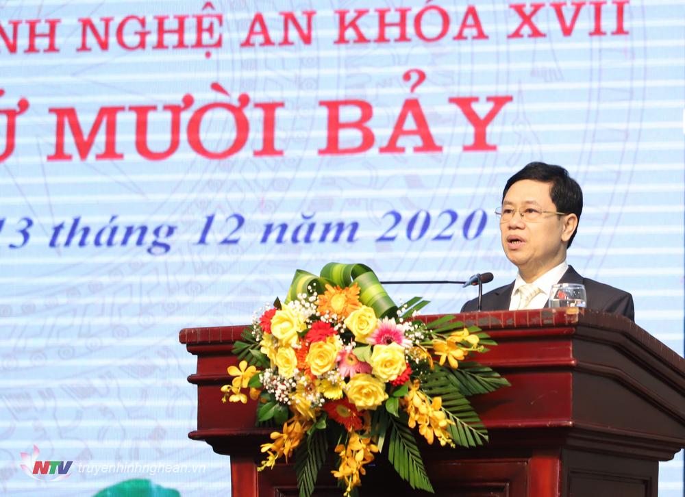 Chủ tịch HĐND tỉnh Nguyễn Xuân Sơn phát biểu khai mạc kỳ họp.