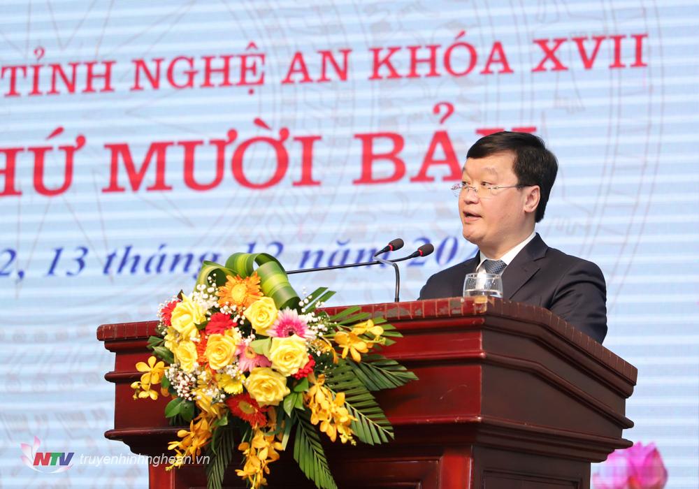 Đồng chí Nguyễn Đức Trung - Chủ tịch UBND tỉnh đọc Tờ trình về việc bầu bổ sung chức vụ Ủy viên UBND tỉnh, nhiệm kỳ 2016-2021.