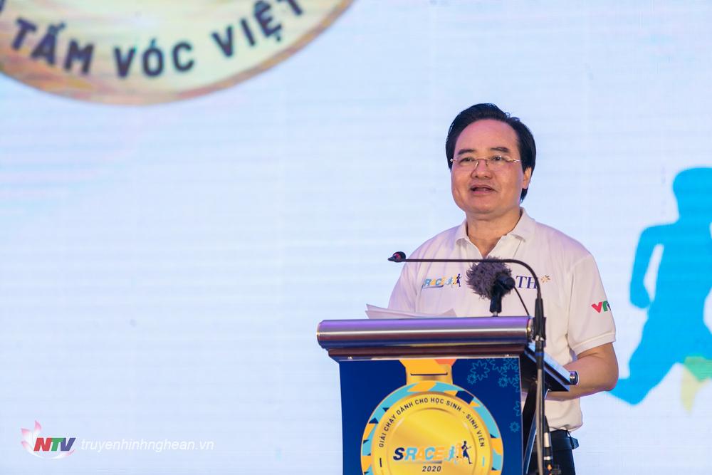 Bộ trưởng Bộ Giáo dục - Đào tạo Phùng Xuân Nhạ phát biểu khai mạc.