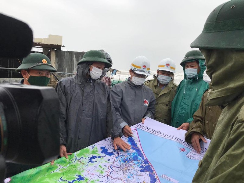 Đoàn công tác của Ban chỉ đạo quốc gia về Phòng chống thiên tai chỉ đạo công tác ứng phó với bão tại Thừa Thiên - Huế. 