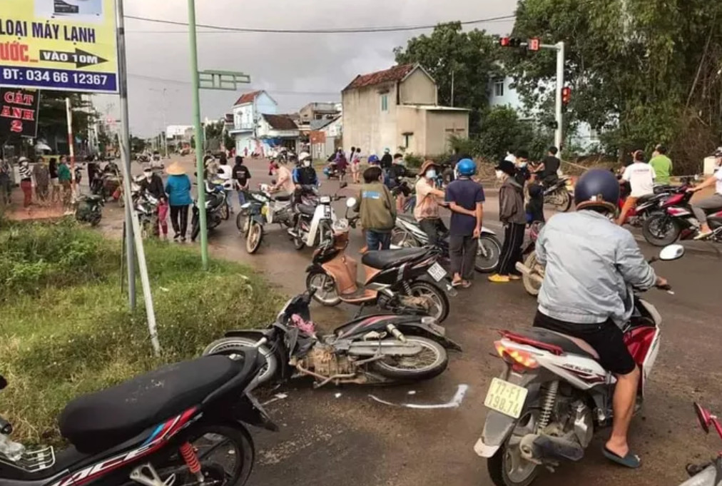 Hàng loạt người đi đường bị Nguyễn Văn Thâu điều khiển xe đầu kéo tông phải