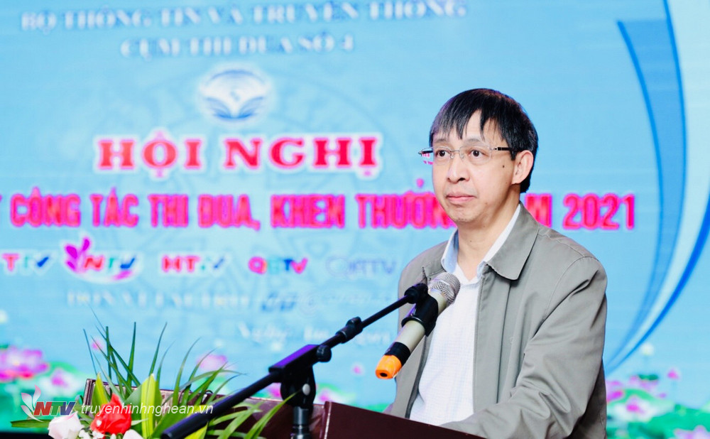 Phó Giám đốc Đài PT-TH tỉnh Thanh Hoá Hà Đình Hậu phát biểu tại hội nghị.