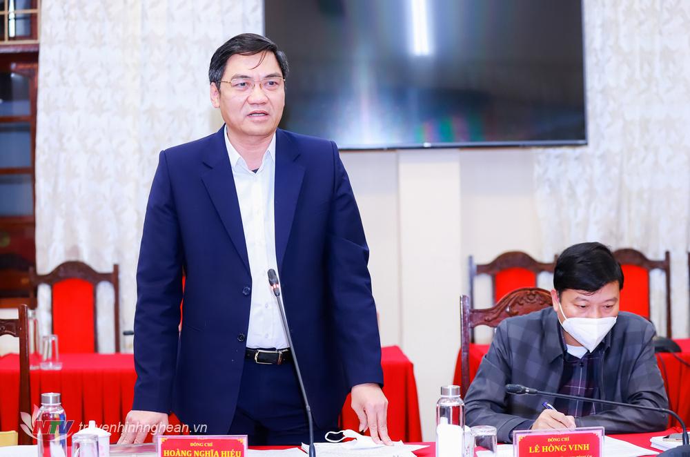 Phó Chủ tịch UBND tỉnh Hoàng Nghĩa Hiếu phát biểu tại phiên họp.